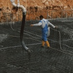 Jaki beton wybrać pod fundamenty? Praktyczny przewodnik, który oszczędzi Ci nerwów i kosztów